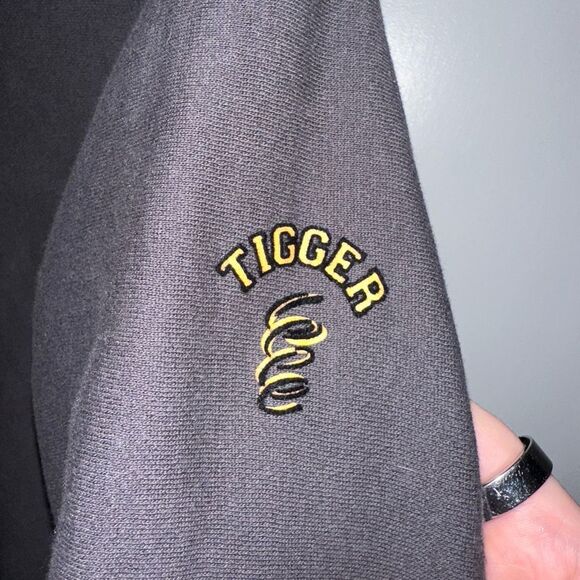 Disney Store Vintage Unisex Dark Gray Tigger Crew Sweatshirt Small GUC - Picture 5 of 13